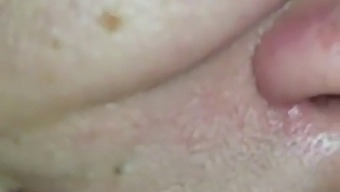 Hottwife Se Bucură De Dublă Penetrare Cu O Gură Și O Linguriță