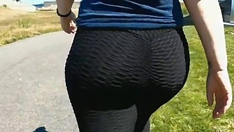 Amateur Milf Shows Off Her Big Ass In Leggings In Public