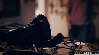 Intímne Stretnutie Demi Sutry S Jej Fotografom V Tabu
