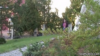Sotul Meu Priveste In Timp Ce Un Alt Barbat Face Sex Cu Sotia Mea In Schimbul Banilor