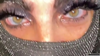 Italienisches Luder Lutscht Und Schluckt Zweimal Sperma