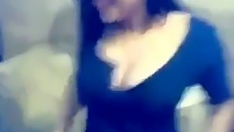 Leaked Video Of Indian College Scandal Involving Hot And Mature Woman