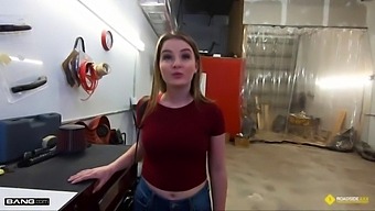 Amateur Teen With Big Breasts Gets A Blowjob From A Mechanic For Free Oil Change