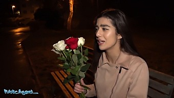 Aaeyshino Romantické Valentínske Stretnutie S Erikom Everhardom V Hotelovej Izbe