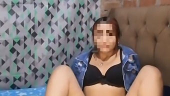 Učiteľka Ponúka Prepustku Výmenou Za Sex
