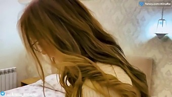 Milf Russa Pega Em Um Ménage À Trois Com O Enteado E O Marido, Viagra